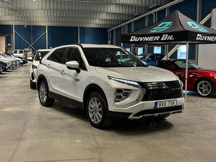 Bild 1 av Mitsubishi Eclipse Cross PHEV 2.4 MIVEC S-AWC| Vinterhjul | Backkamera | Keyless