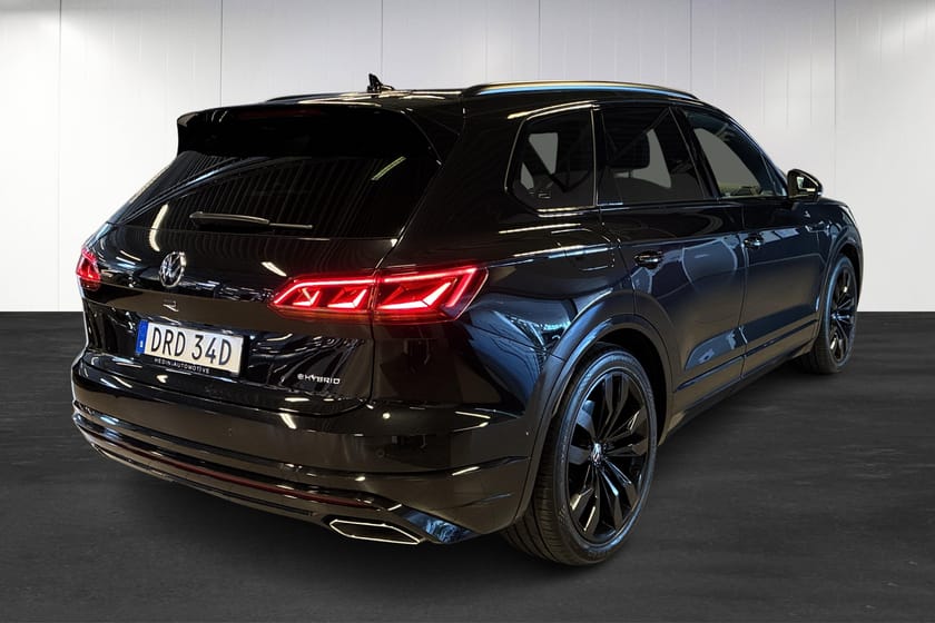 Bild 3 av Volkswagen Touareg R eHybrid 3.0 V6 TSI | Pano | 360 | Drag | Helläder |