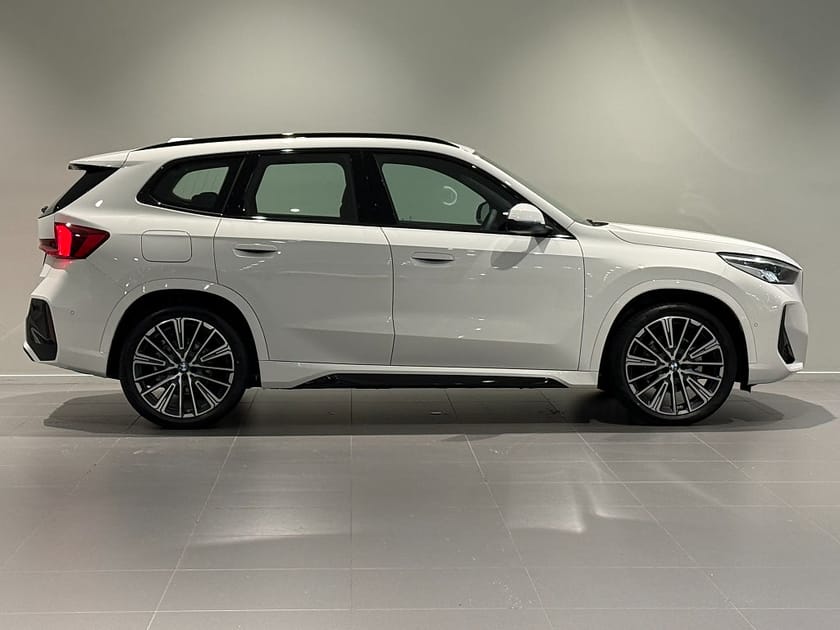 Bild 3 av BMW iX1 eDrive20 M Sport Active Edition Drag Rattvärme 20"