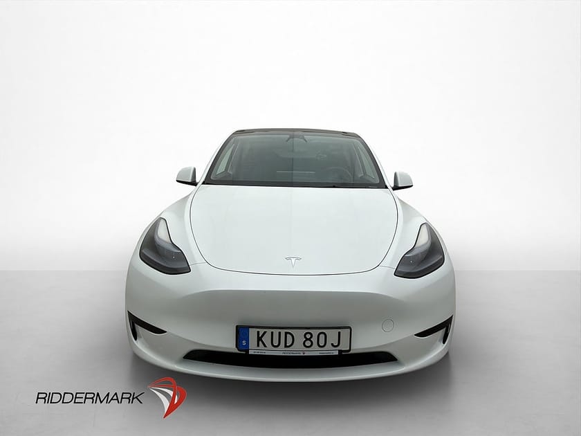 Bild 3 av Tesla Model Y Standard Range RWD Pano Drag Kamera AP 1 Brukare