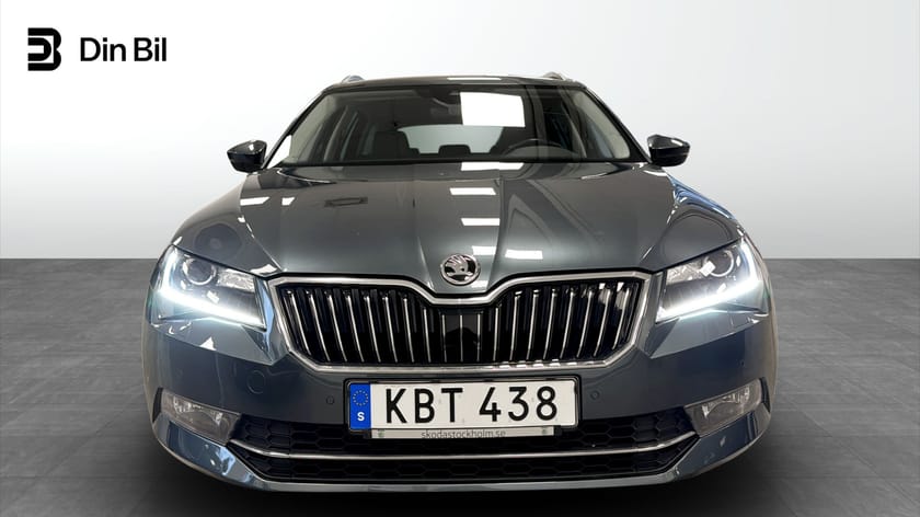 Bild 4 av Škoda Superb Kombi TDI190 DSG 4X4 L&K/Drag/Keyless