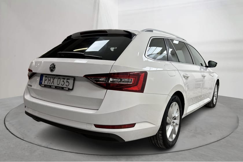 Bild 3 av Škoda Superb Kombi 2.0 TDI 4x4 (190hk) Parkeringsvärmare