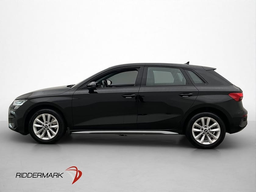 Bild 4 av Audi A3 Sportback 35 TFSI Comfort Cockpit Sensorer CarPlay