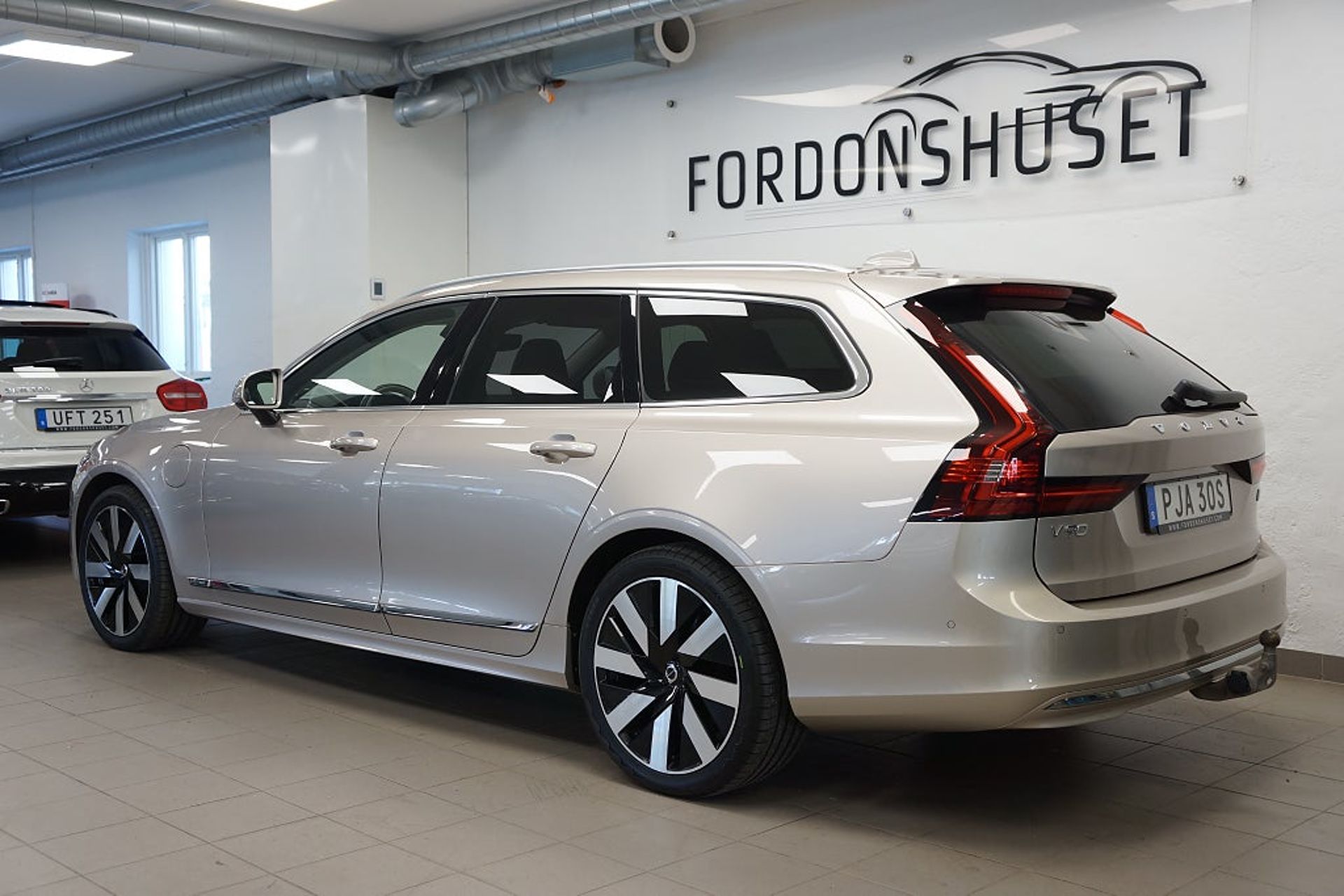 Volvo V90 2024, photo 2/10