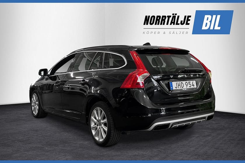 Bild 4 av Volvo V60 D2 115 HK MOMENTUM KAMREM BYTT NYSERV D-VÄRM PDC 17"