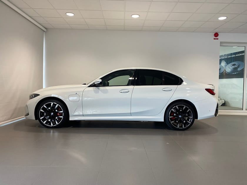 Bild 2 av BMW 330e xDrive Sedan M sportpaket Adaptiv farthållare Dragkrok