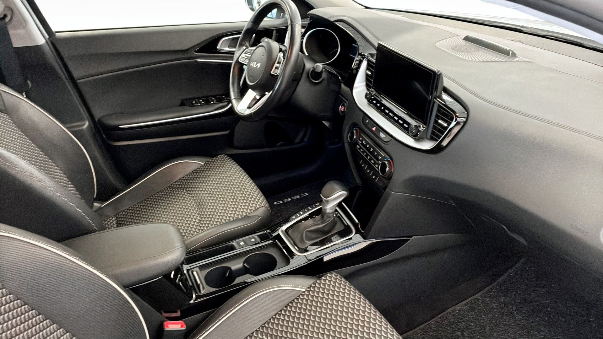 Kia Ceed Advance Dragkrok 2024, bild 3/9