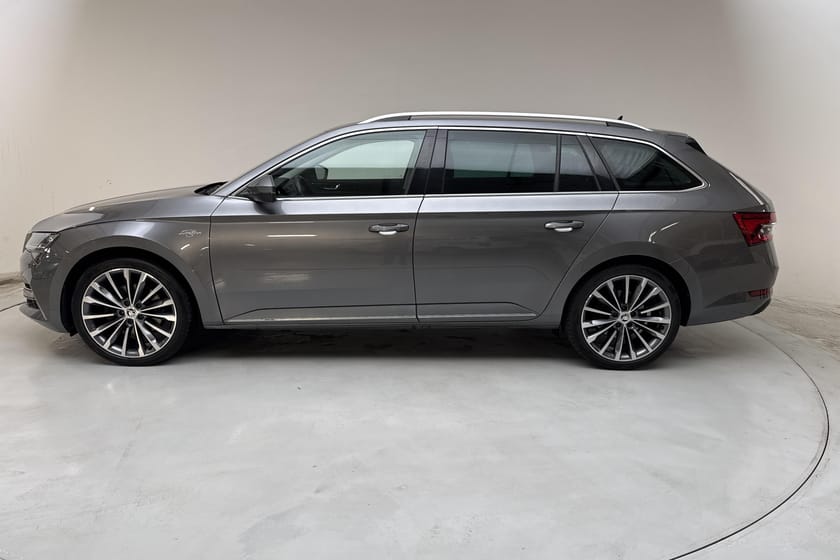 Bild 2 av Škoda Superb iV Kombi PHEV (218hk) L&K Business Adventure