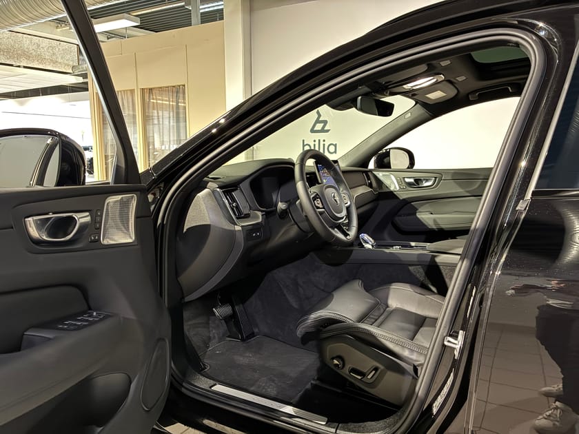 Bild 5 av Volvo XC60 T6 Plus Black Nordic Edition | B&W | luftfjädring| Pano |