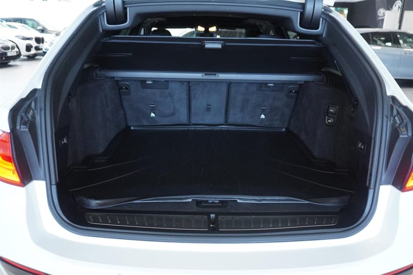 Bild 4 av BMW 520d xDrive Touring M-Sport Glastak Drag