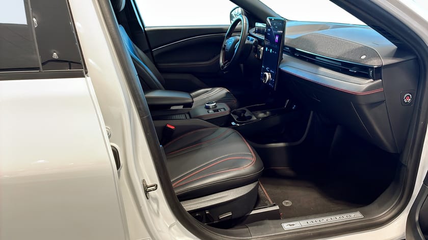 Bild 3 av Ford Mustang Mach-E Standard Range AWD SR AUT 269HK | Teknikpaket + |