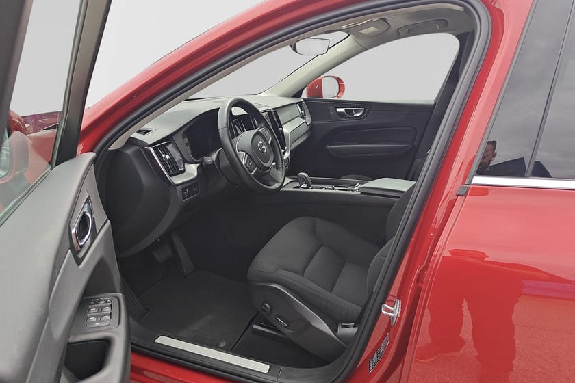 Bild 4 av Volvo XC60 B5 AWD Bensin Mom Advanced Edt II