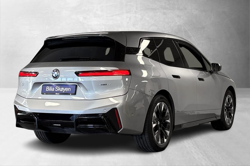 Bilde 3 av BMW iX xDrive60 Fully Charged M-Sport, H/K, SkyLounge, MultiF.
