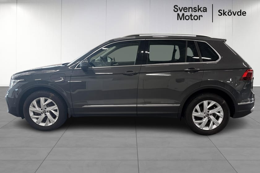 Bild 2 av Volkswagen Tiguan eHybrid Plug-in Hybrid | Elegance | Dragkrok | Navigation | Digital Cockpit | Backkamera | Sommar & vinterhjul