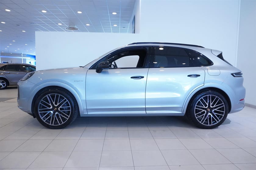 Bild 3 av Porsche Cayenne E-Hybrid Tiptronic S 470hk Awd, Hd Matrix Ljus, 22 Turbo Designe, Drag, Panoramaglastak,  Trailer, Adaptiva Sportstolar Mm