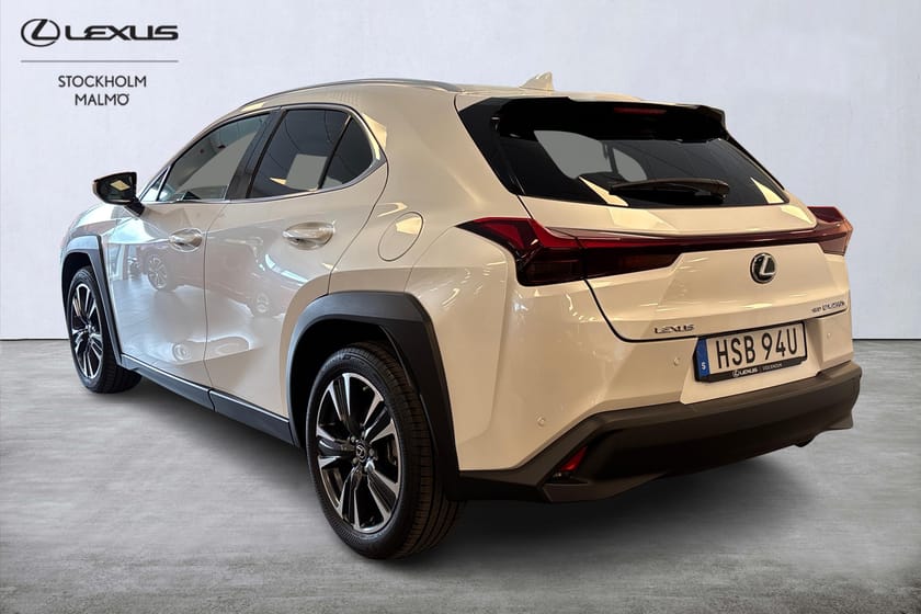 Bild 2 av Lexus UX 250h E-Four Premium Tek AWD T-lucka, Adpt-farthållare B-kamera Carplay