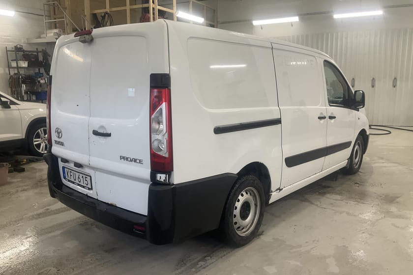 Bild 3 av Toyota ProAce Skåpbil 2.0 D-4D (128hk) Reparationsobjekt