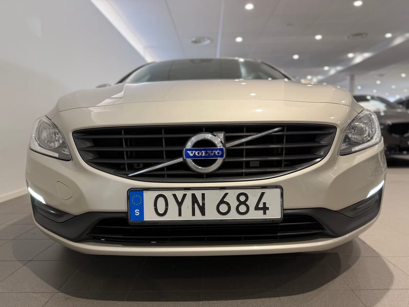 Bild 2 av Volvo V60 T3 Business / Farthållare / Sensorer bak /