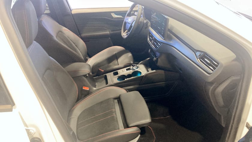 Bild 3 av Ford Kuga Plug-In Hybrid ST-LINE X 2.5 FWD 243HK BUSINESS EDT
