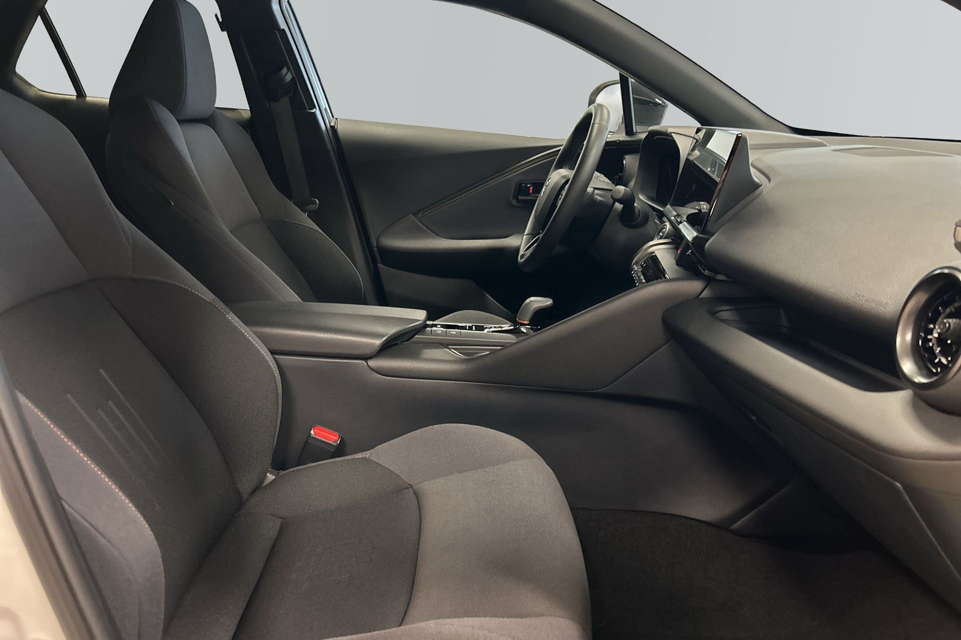 Toyota C-HR 1.8 Hybrid 140hk Style 2025, bild 7/10