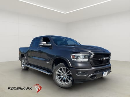 RAM 1500 Crew Cab Dodge Laramie V8 4x4 Kamera Luft Pano H/K Diff Moms