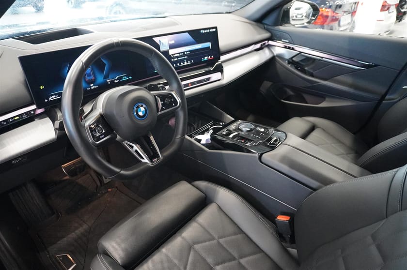 Bild 3 av BMW 530e xDrive Touring M-Sport Pro Navi Innovation DAP Keyless