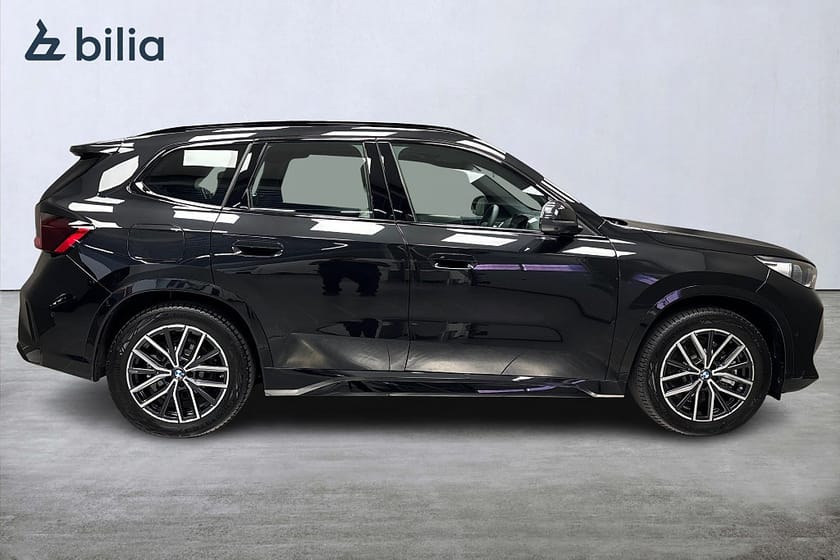 Bild 2 av BMW iX1 xDrive30 M Sport Business Edition Head-Up-Display