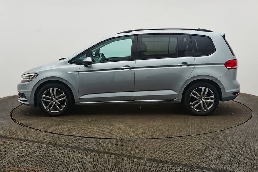 Bild 3 av Volkswagen Touran 7-seater Life 7 sits| DRAG|VÄRMARE|ELBAKLUCKA|NYSERVAD