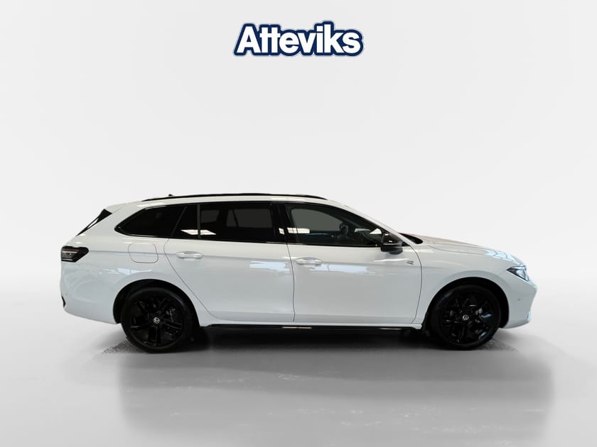 Bild 2 av Volkswagen Passat Variant eHybrid R-LINE 1.5 TSI *Panoglastak/Elstolar*