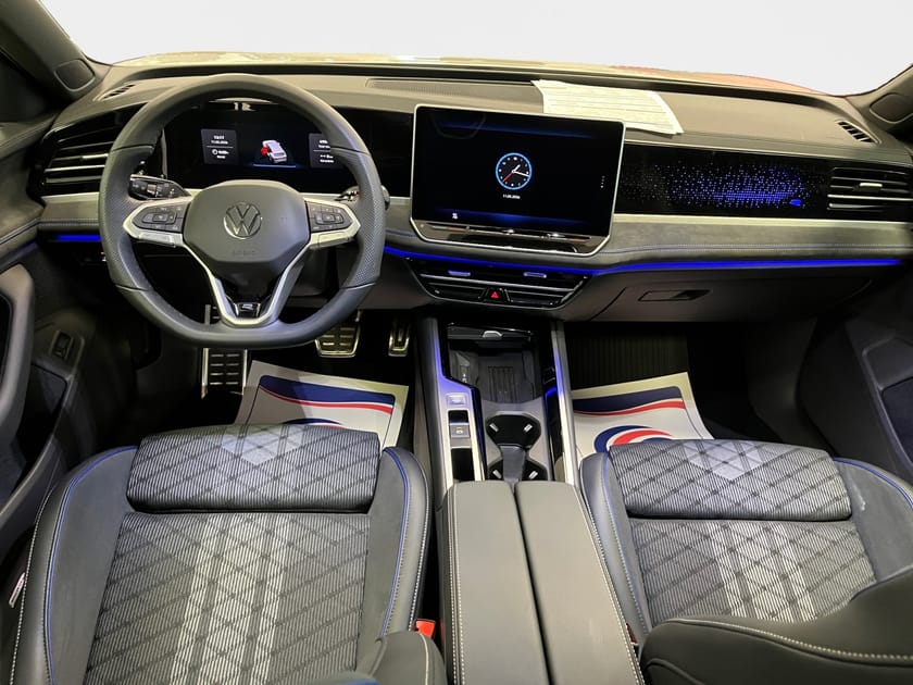 Bild 4 av Volkswagen Passat Sportscombi R-LINE 2.0 TDI 4M *Panoglastak/Elstolar/Keyless*