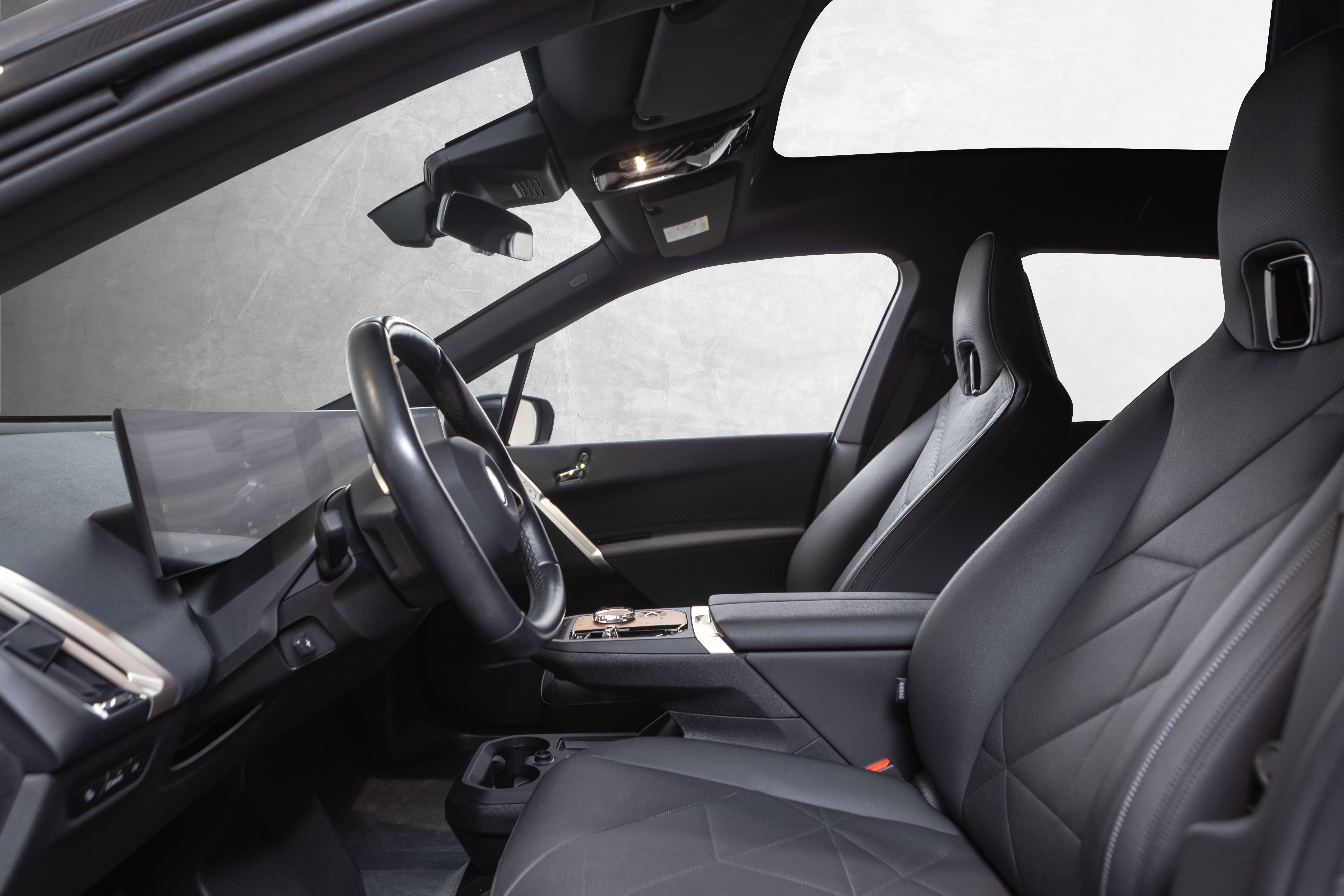BMW iX xDrive50, 524hp, 2024