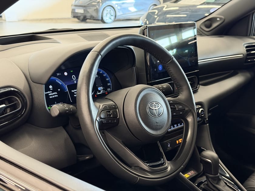 Bild 5 av Toyota Yaris Hybrid 130 1.5 STYLE / HUD / NAVI / JBL / SKINN