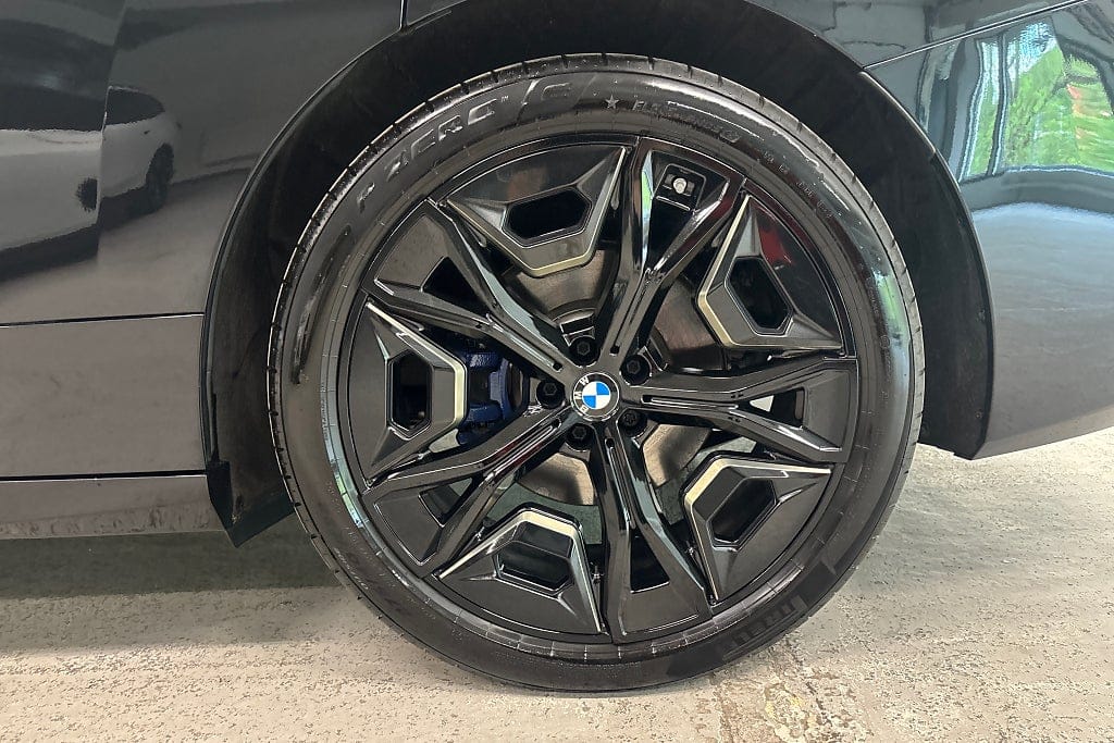 BMW iX xDrive60, 544ps, 2025