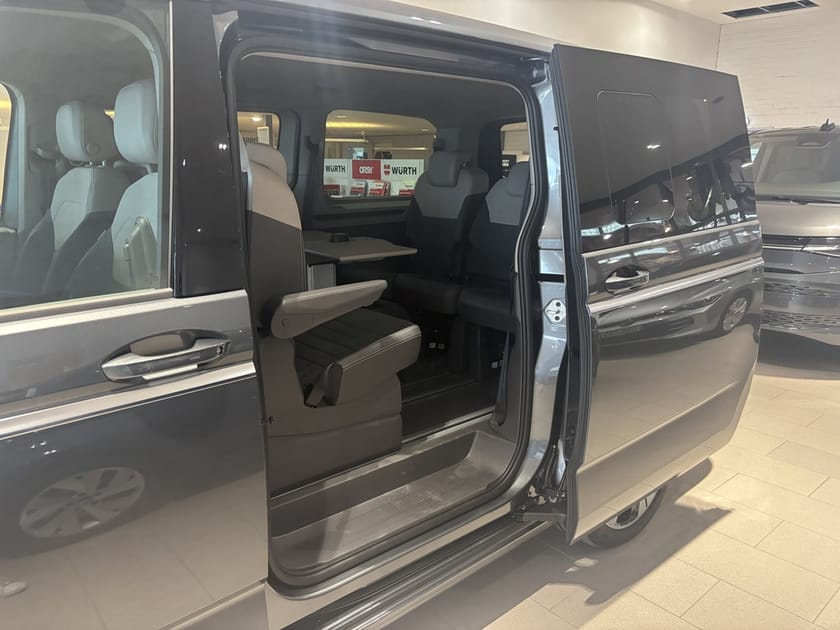 Bild 3 av Volkswagen Multivan eHybrid 4M STYLE HJULBAS: 3124 MM LÅNGT ÖVERHÄNG MOT