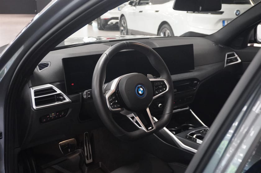 Bild 4 av BMW 330e xDrive Touring M-Sport Active Edition Aktiv Fart