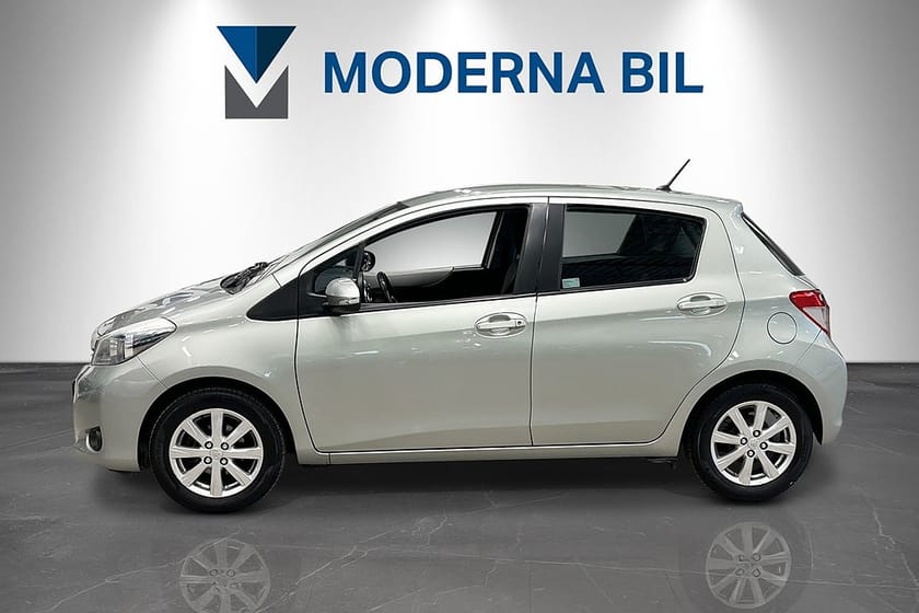 Bild 3 av Toyota Yaris 1.33 99HK Dual VVT-i Active Backkamera Bluetooth