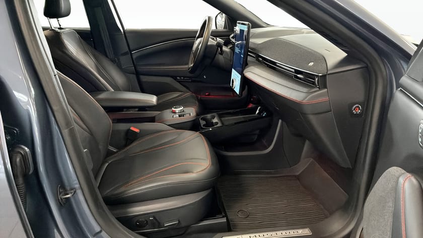 Bild 3 av Ford Mustang Mach-E Standard Range AWD AWD, 269hk, Navi 360 Kamera Pano B&O