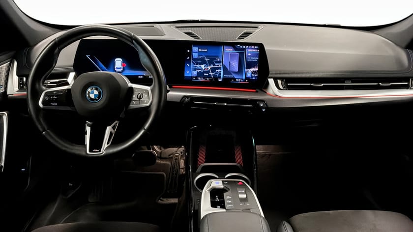 Bild 4 av BMW iX1 xDrive30 M Sport Pano DAP Elstolar