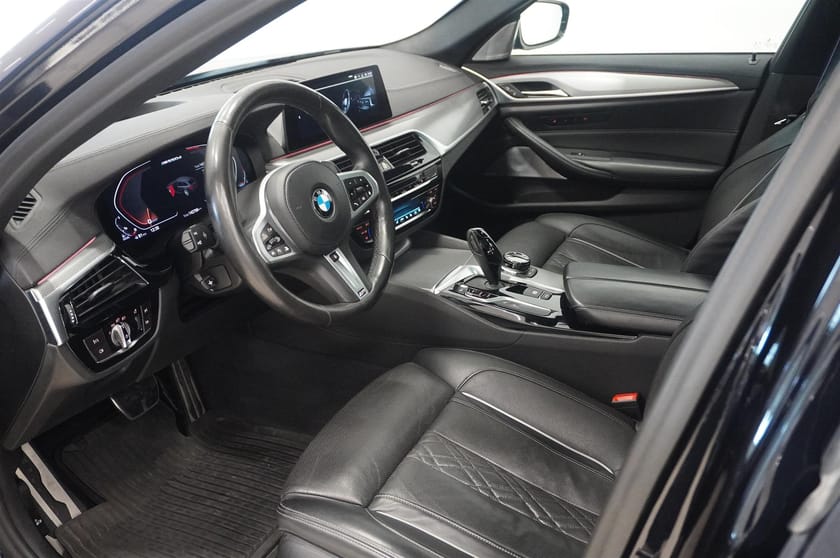 Bild 2 av BMW M550d xDrive Touring B W Soft Close