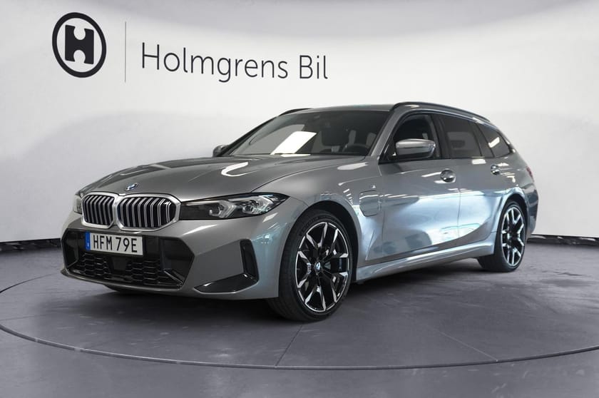 Bild 1 av BMW 330e xDrive Touring M-Sport Active Edition Aktiv Fart