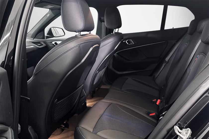 Bild 5 av BMW 118i M-sport/ nyservad/ svart innertak