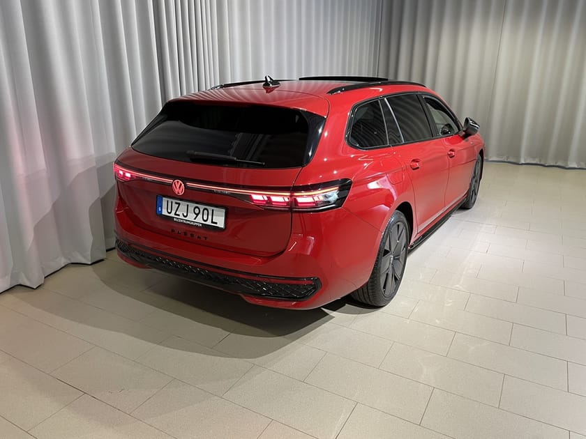 Bild 5 av Volkswagen Passat Variant eHybrid SWE R-LINE 272hk, Blackstyle/Drag