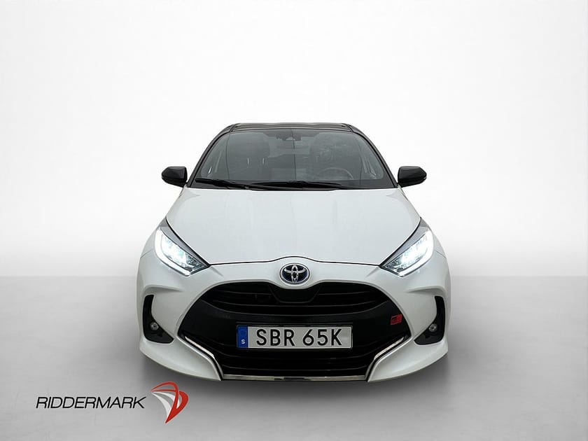 Bild 2 av Toyota Yaris Hybrid 116hk Style Bi-Tone Kamera Halvskinn