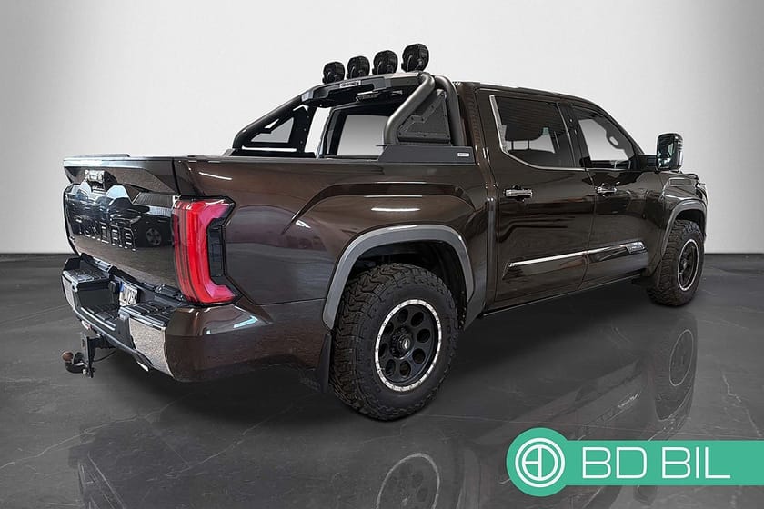 Bild 4 av Toyota Tundra 3.4 V6 i-FORCE MAX Hybrid 4WD CrewMax 3.5 443HK 1794 Edition Pano Webasto Se Spec