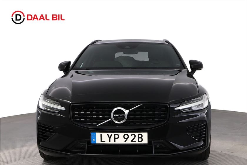 Bild 2 av Volvo V60 RECHARGE T8 AWD 456HK R-DESIGN PANO H/K® 360-KAM NAVI