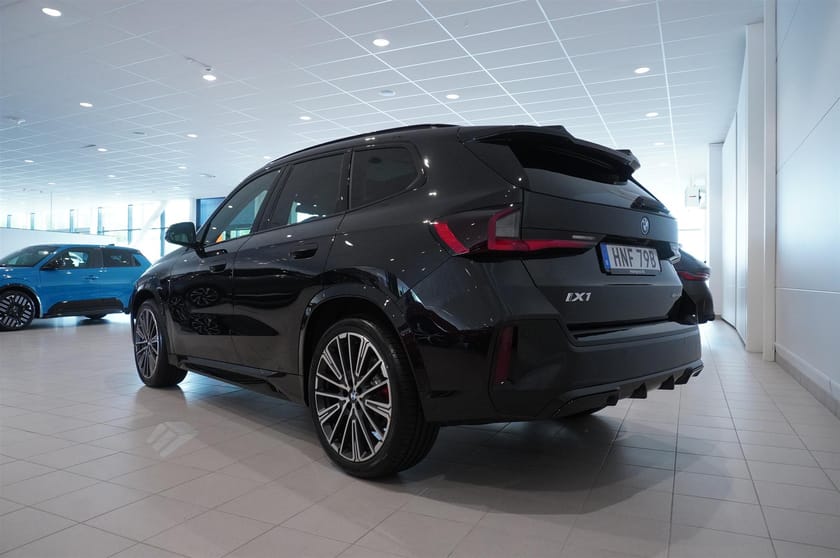 Bild 4 av BMW iX1 eDrive20 M Sport Pro Fully Charged Drag H K DA