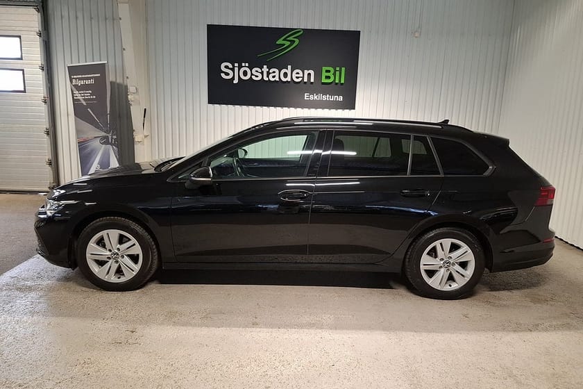 Bild 2 av Volkswagen Golf Sportscombi SC 1.5 eTSI DRAG/VÄRMARE/150 hk/LED/COCKPIT