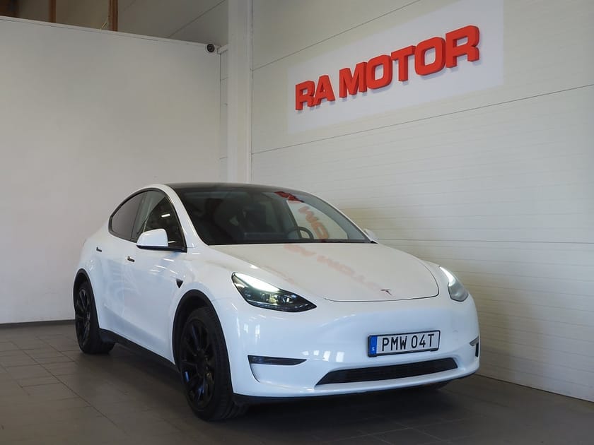 Bild 1 av Tesla Model Y Long Range AWD 514hk Moms 20" Induction Pano