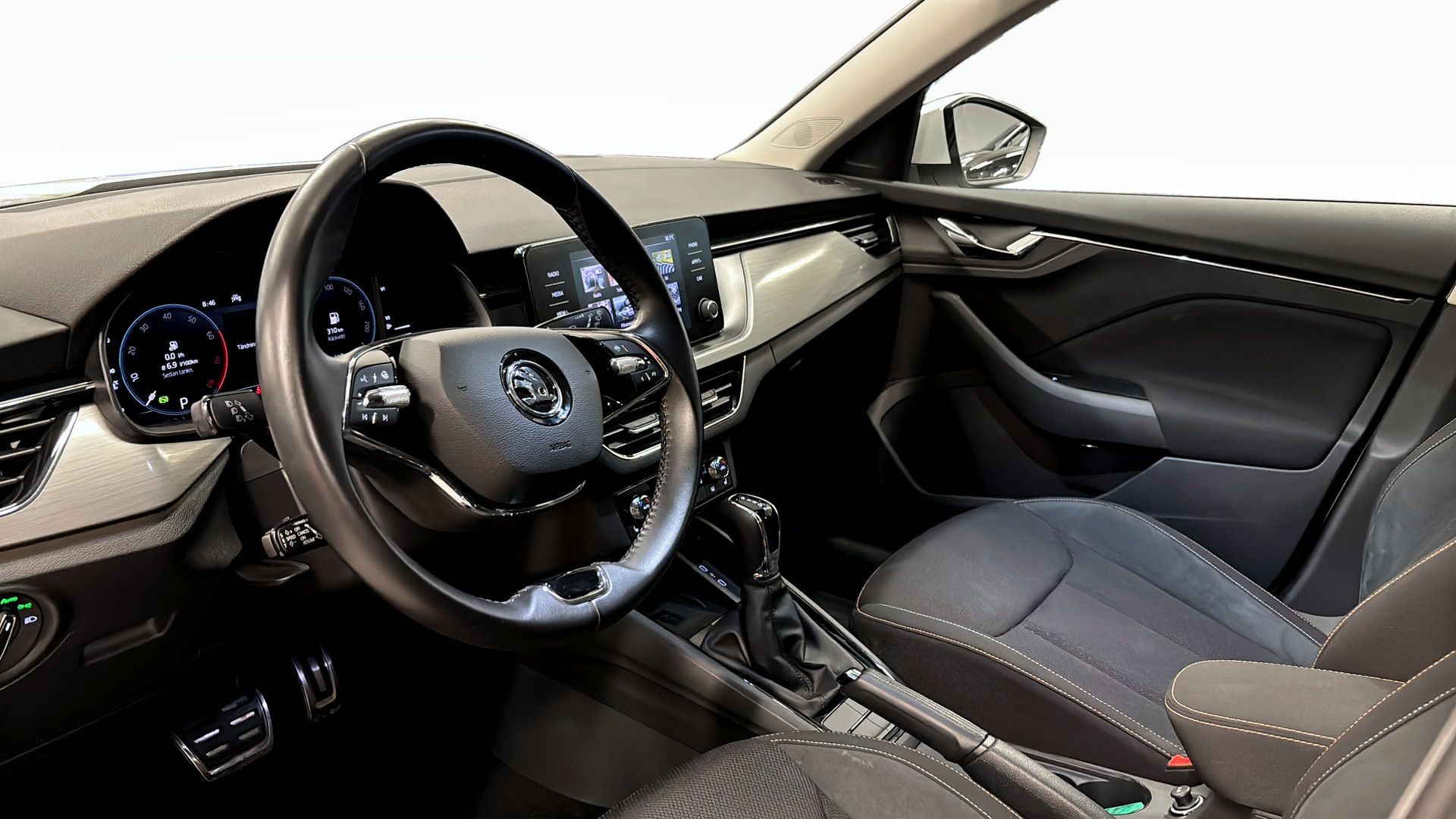 Skoda Kamiq 1.0 TSI 2023, bild 7/10