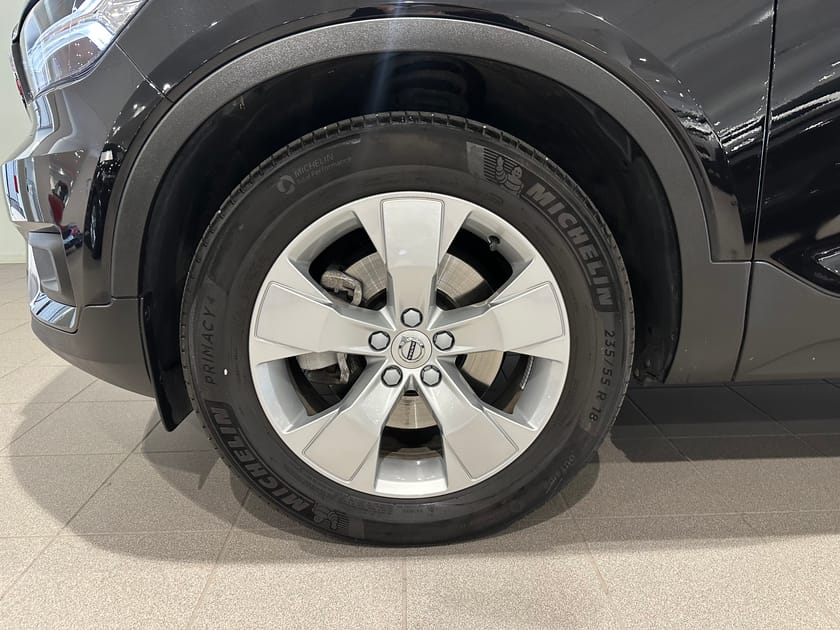 Bild 5 av Volvo XC40 B4 FWD Bensin Momentum Advanced Edt / Parkeringssensor fram/bak / Backkamera / Dragkrok /